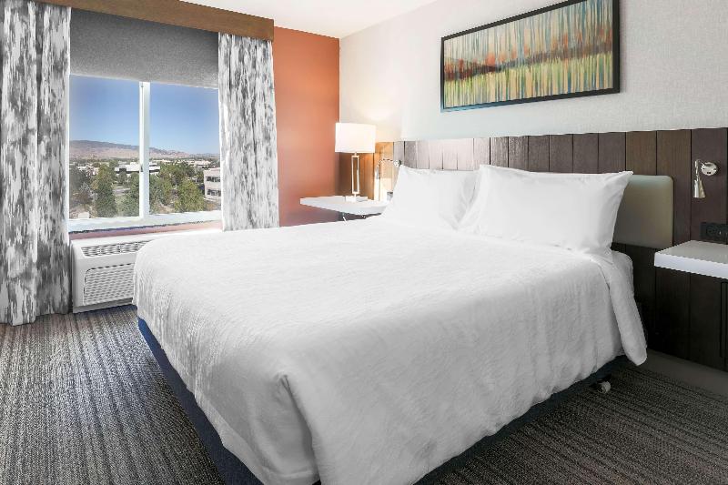 Стандартный Номер Кровать Кинг, Hilton Garden Inn Reno