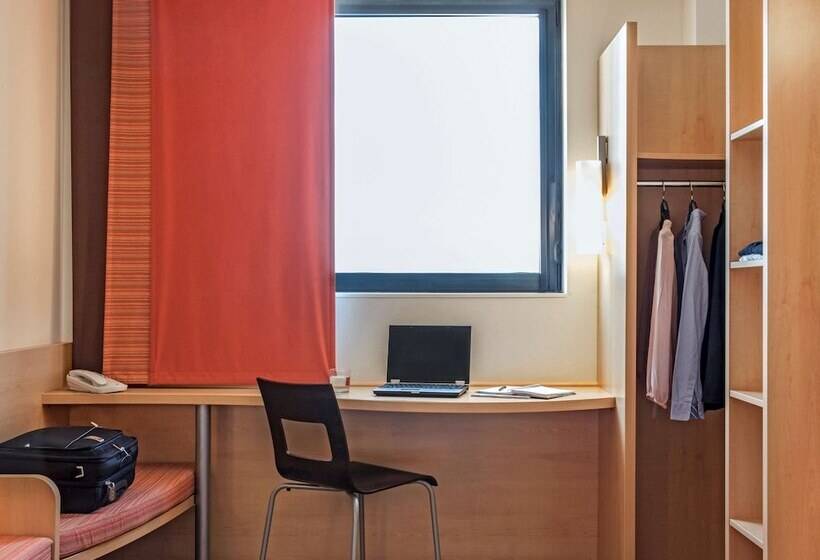 家庭间, Ibis Ripollet
