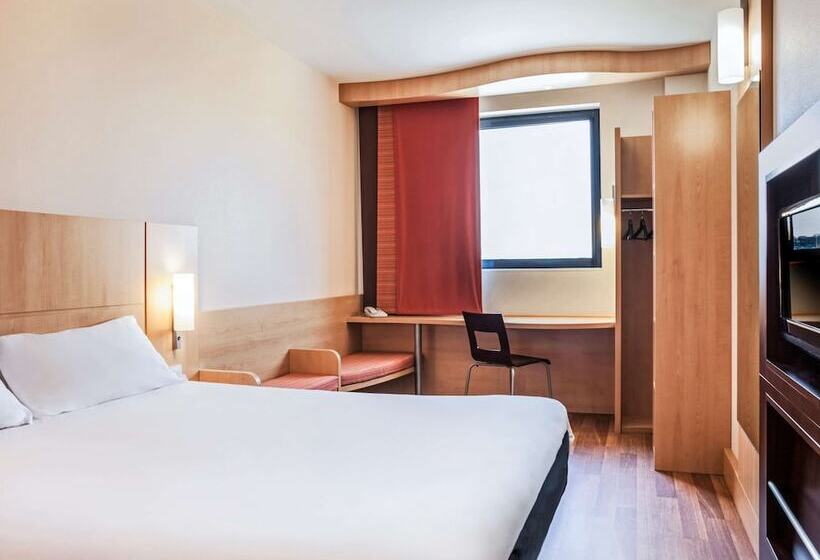 家庭间, Ibis Ripollet