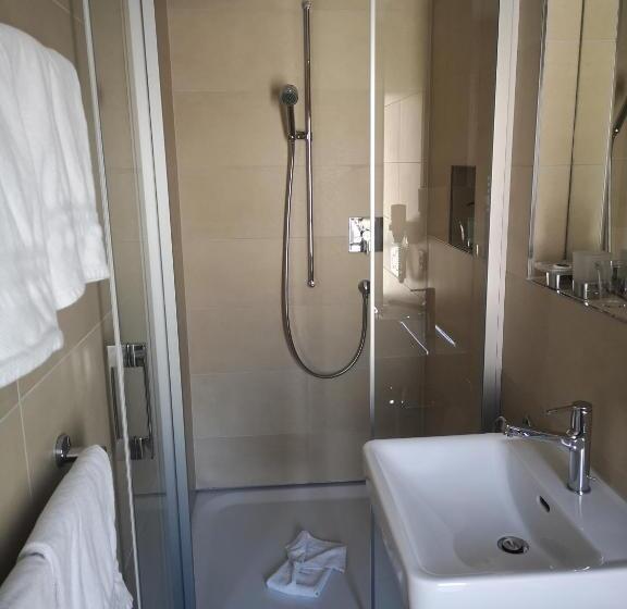Economy Quadruple Room, Staubbach