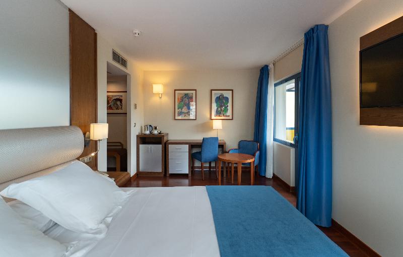 מיטת קינג בסוויטה, Super 8 By Wyndham Iah West/greenspoint