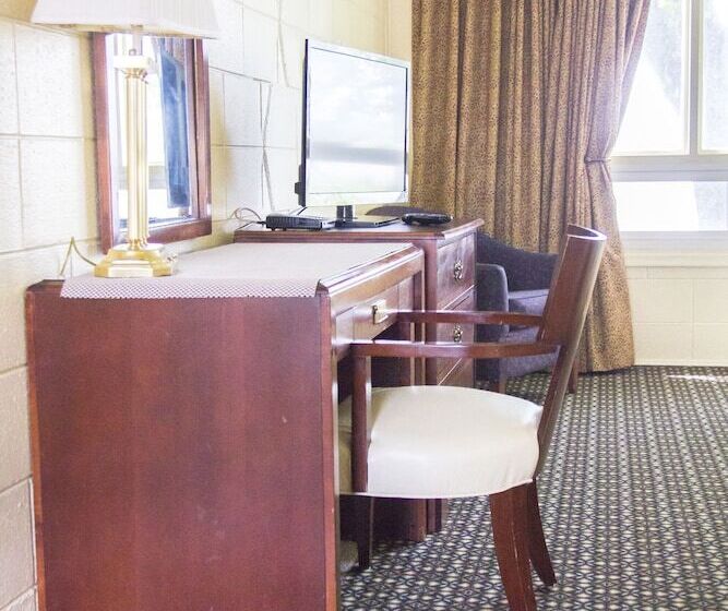 Семейный Номер, Riverview Motel