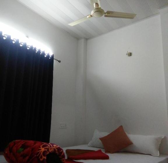 디럭스 룸, Sukun Guest House
