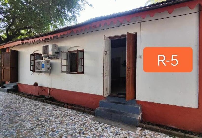 Семейный Номер, Kamat Cottages