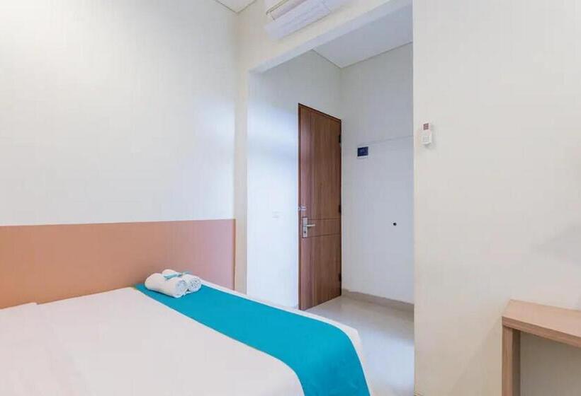 Номер Deluxe, Sans Hotel Rajawali Surabaya By Reddoorz