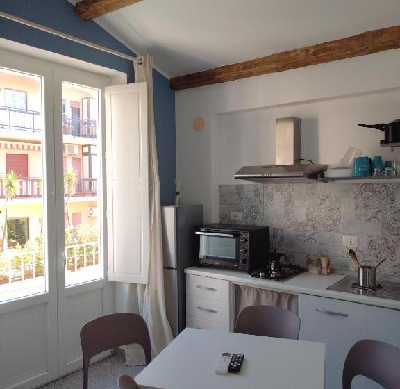 Escritório Deluxe, La Reggia Apartments Milazzo