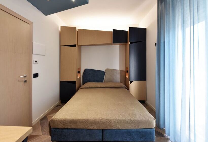اتاق اکونومی, Color Hotel Rimini