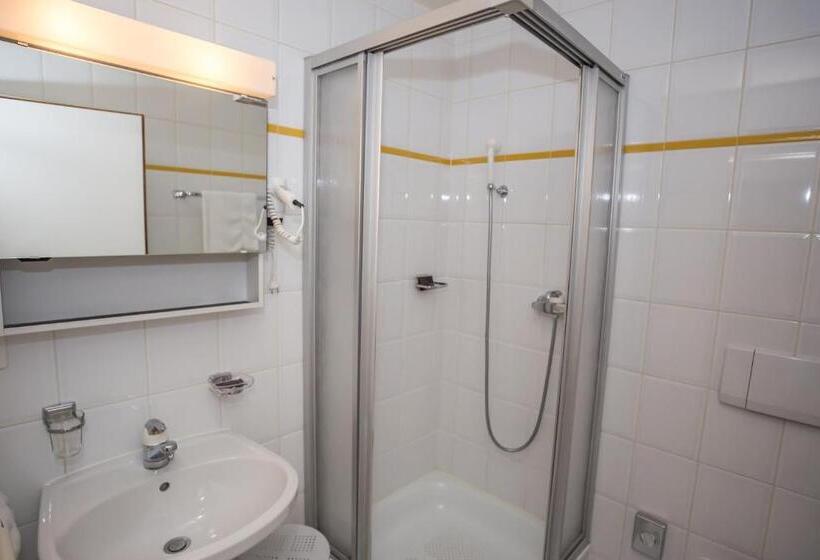 استودیوی استاندارد, Hôtel Résidence Cité Verdaine