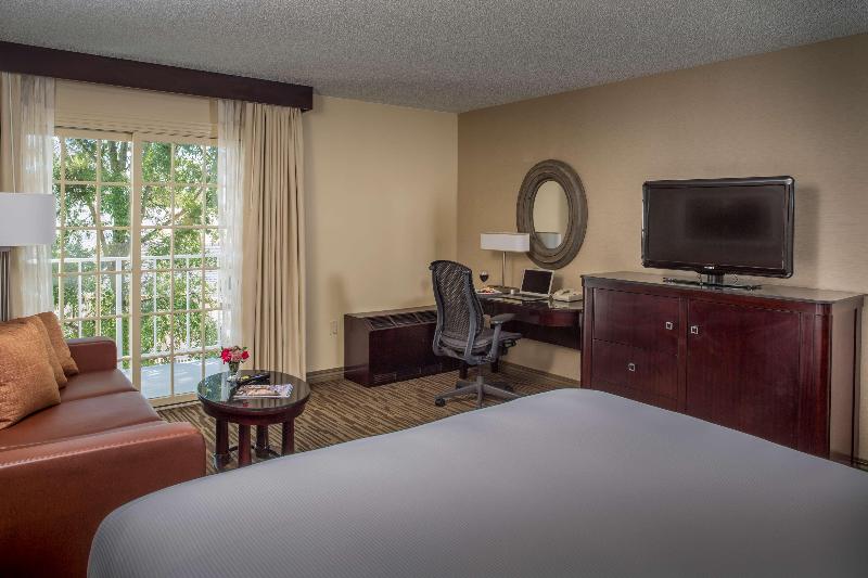 Standardrum med Balkong, Doubletree Raleigh Durham Airport At Research Triangle Park