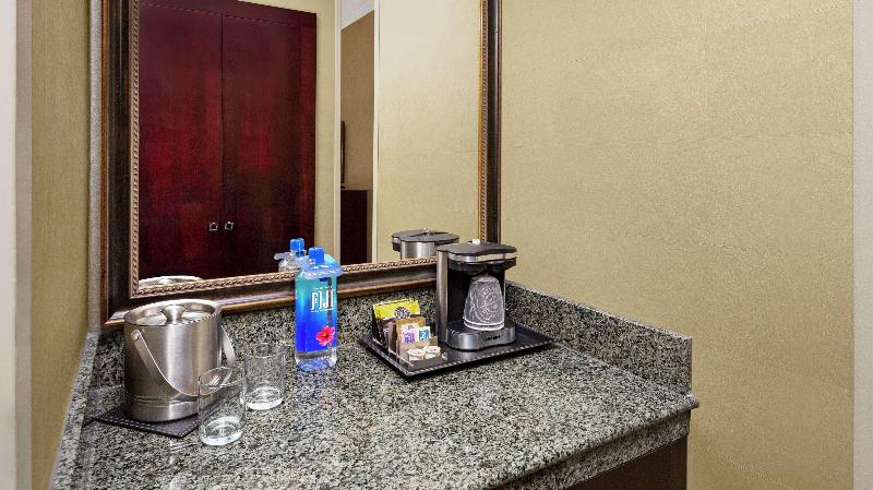 스탠다드 룸 킹사이즈 침대, Doubletree Raleigh Durham Airport At Research Triangle Park