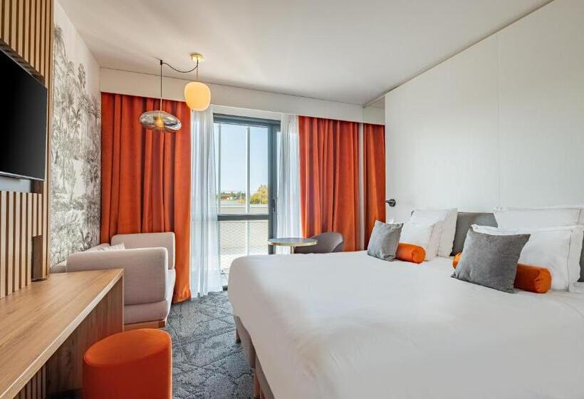 Номер Deluxe Кровать Кинг, Golden Tulip Lyon Ouest Techlid Hotel & Spa