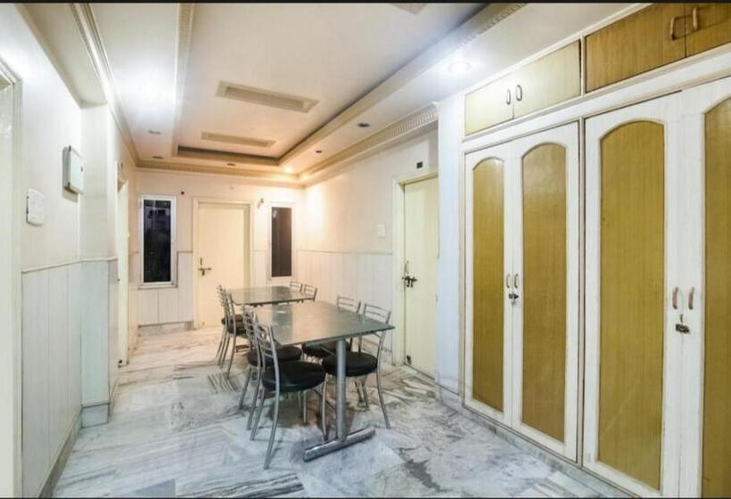 اتاق لوکس, Aditya Palace