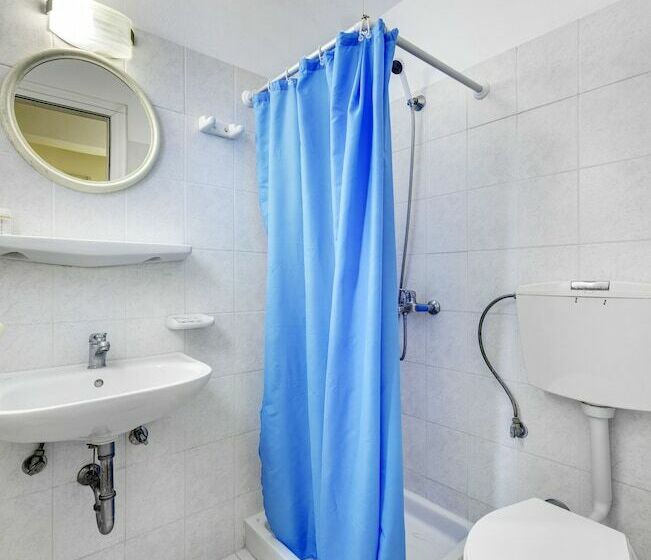 Четырехместный Номер Стандарт, Maki S Place
