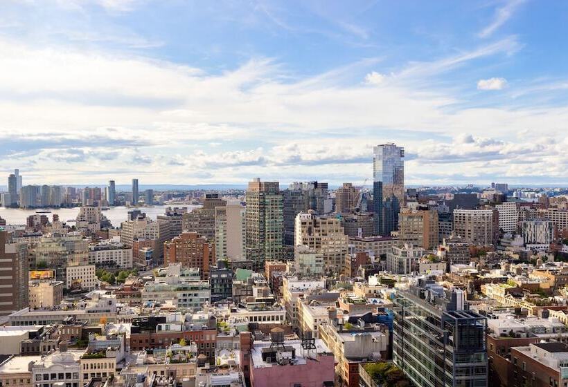 سوئیت با بالکن, Nomo Soho