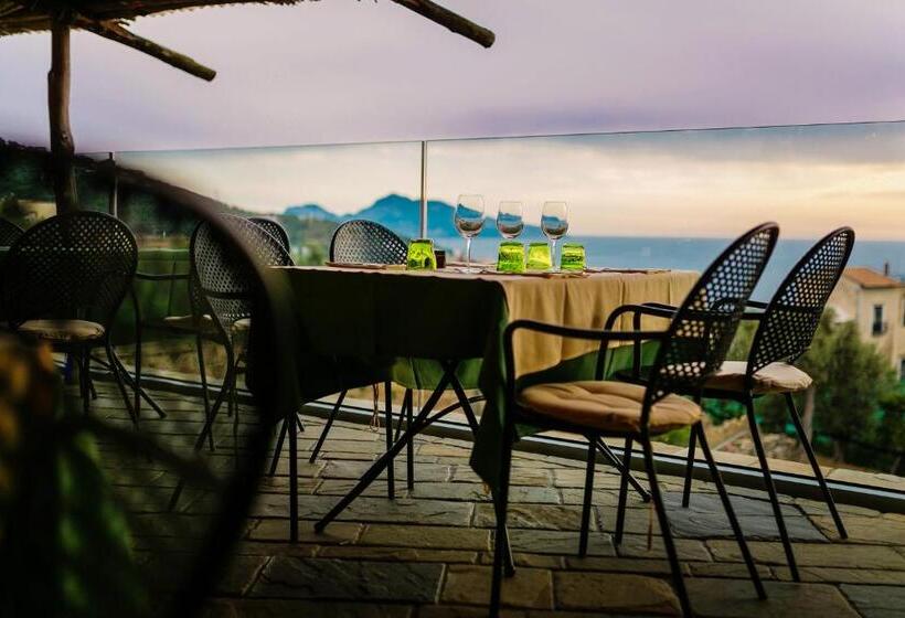 Номер Стандарт Вид на Море с Балконом, Relais Il Pennino