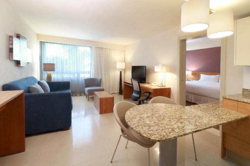 Chambre Deluxe, Staybridge Suites Guadalajara Expo, An Ihg