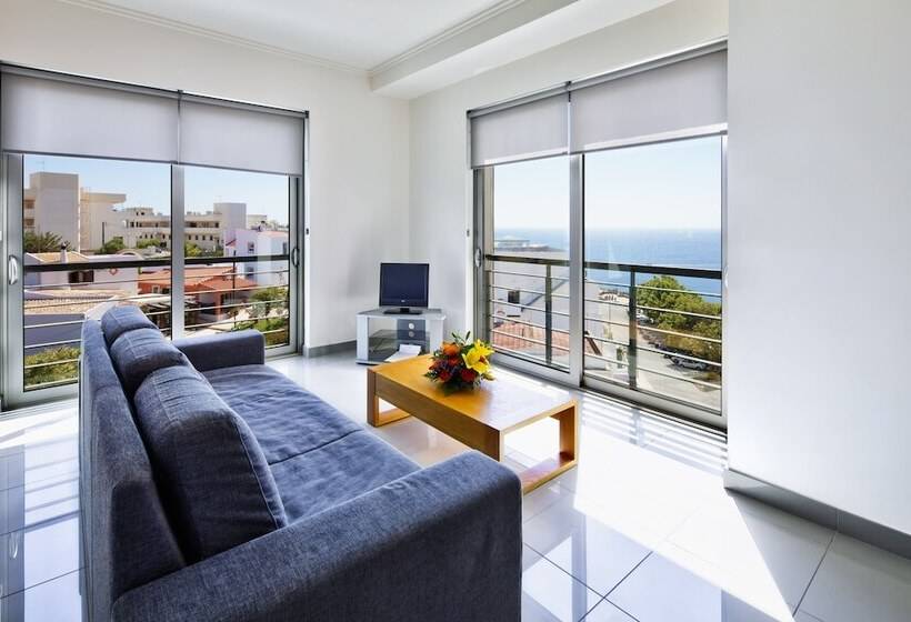 2 Bedrooms Suite Sea View, Villa Doris Suites