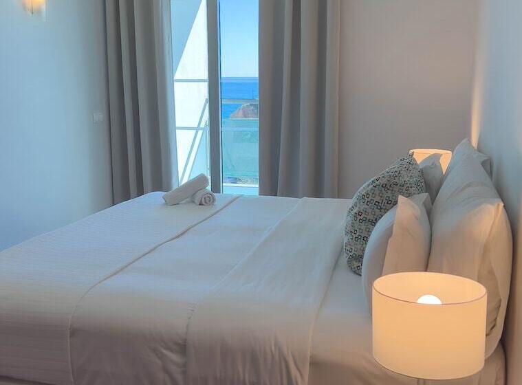 2 Bedrooms Suite Sea View, Villa Doris Suites
