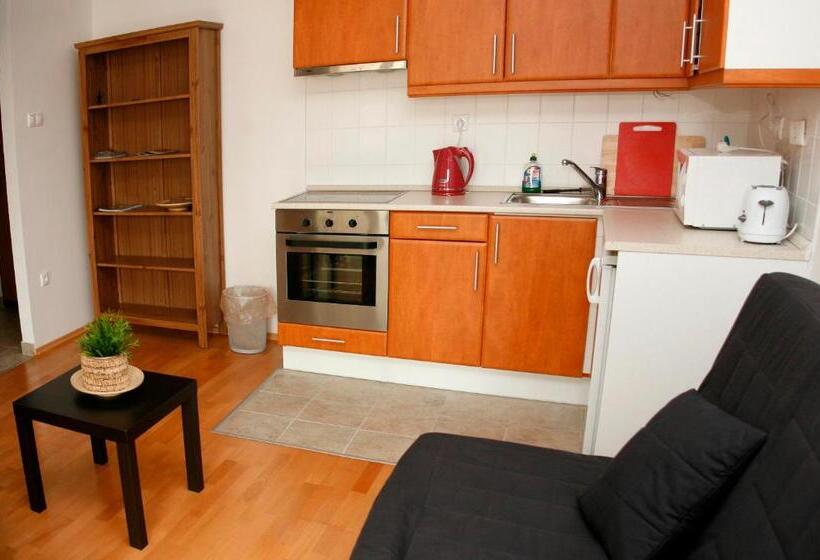스탠다드 스튜디오, Nova Apartments