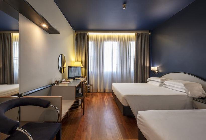 Habitación Triple Estándar, Touring