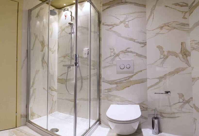 Habitación Familiar, Touring