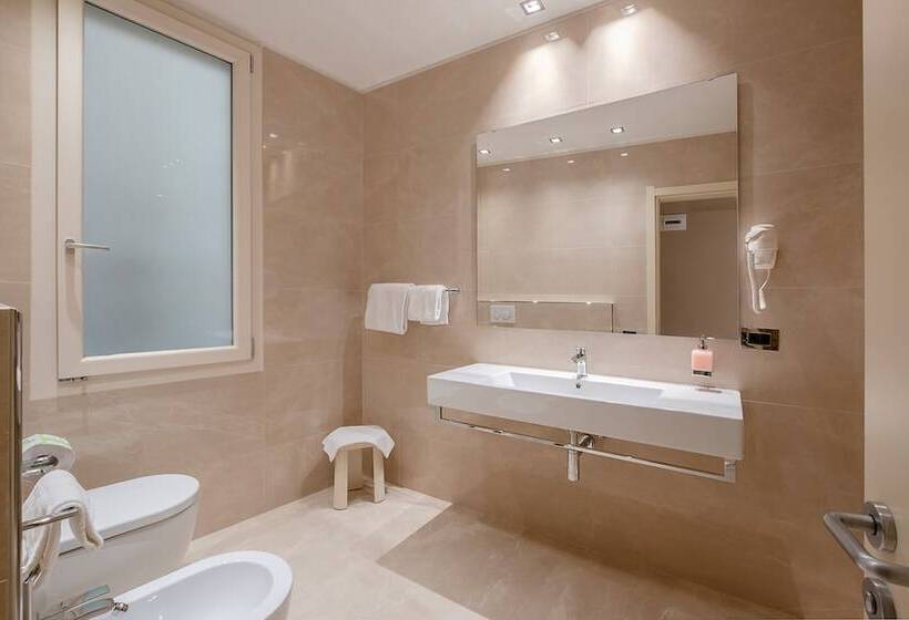Habitación Familiar, Touring