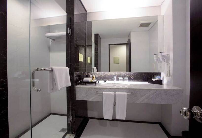 Студия Стандарт, Kristal Hotel Jakarta