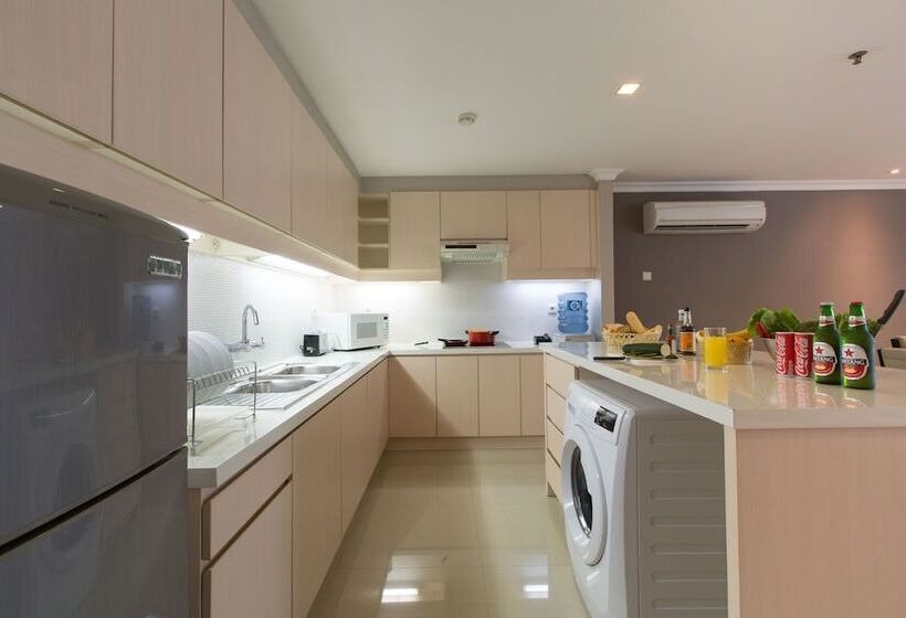 Люкс Deluxe 3 Спальни, Kristal Hotel Jakarta