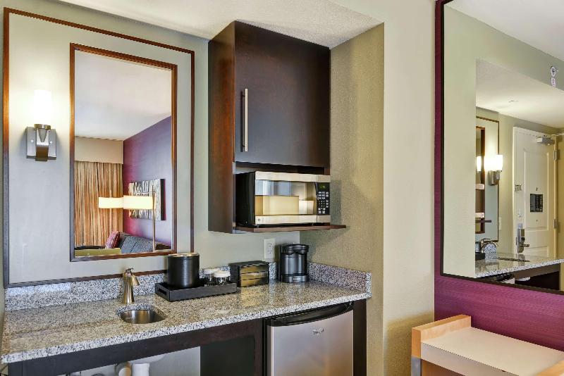 스위트 킹사이즈 침대, Embassy Suites By Hilton Raleigh Durham Airport Brier Creek