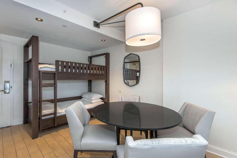 스위트 킹사이즈 침대, Embassy Suites By Hilton Raleigh Durham Airport Brier Creek