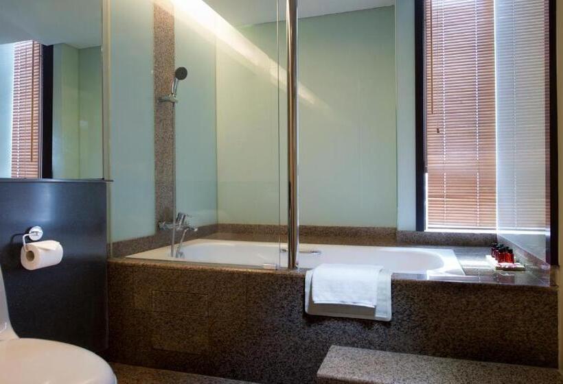 Семейный Номер, Empire Hotel Subang