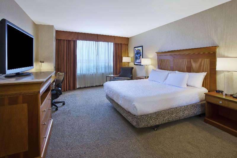 스탠다드 룸 킹사이즈 침대, Hilton Garden Inn Portland Downtown Waterfront