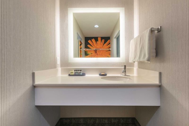 장애인을 위한 킹사이즈 침대 스탠다드 룸, Hilton Garden Inn Portland Downtown Waterfront