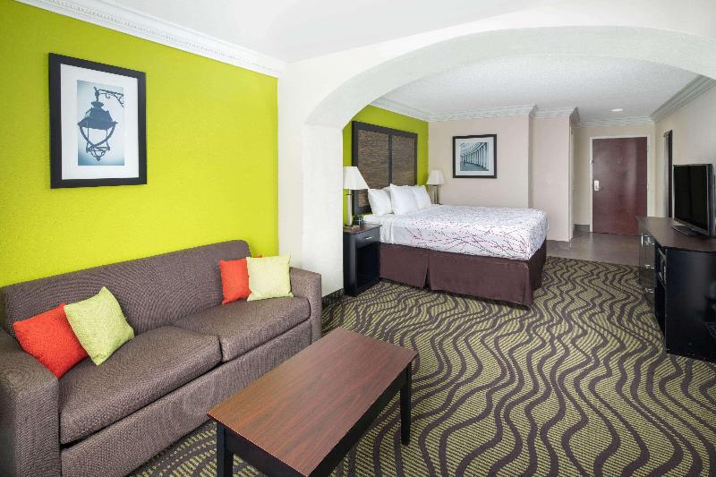 Люкс Кровать Кинг, La Quinta Inn By Wyndham Calhoun South I75