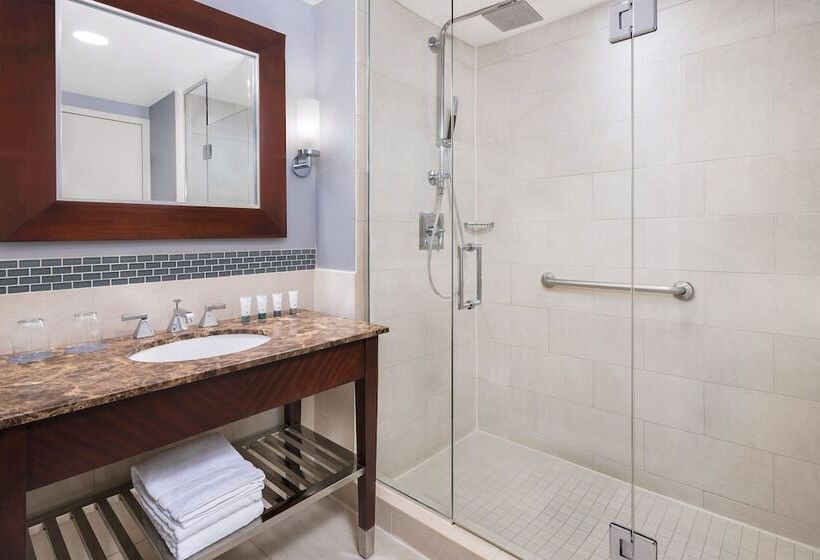 Номер Классика Двуспальная Кровать, The Westin Washington National Harbor
