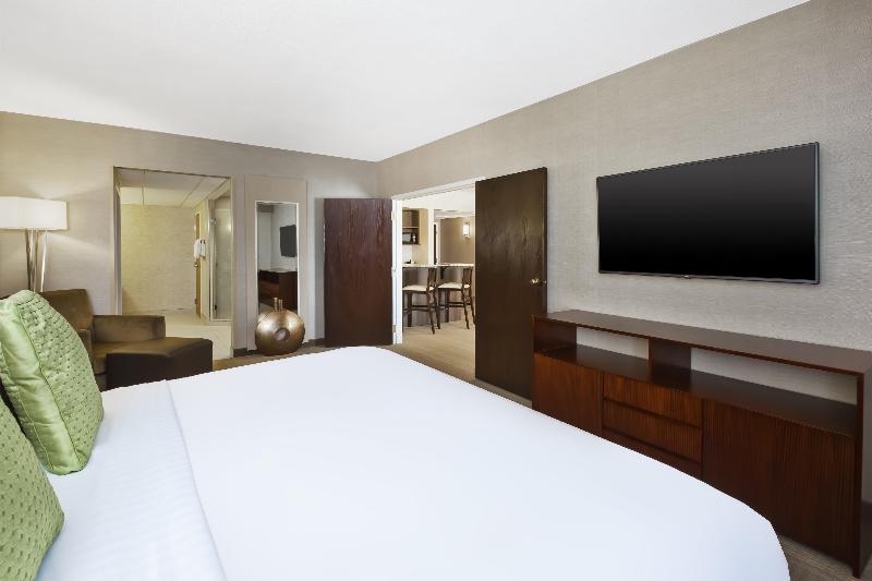 Номер Стандарт Адаптированный для Инвалидов, Hampton Inn & Suites National Harbor   Alexandria Area