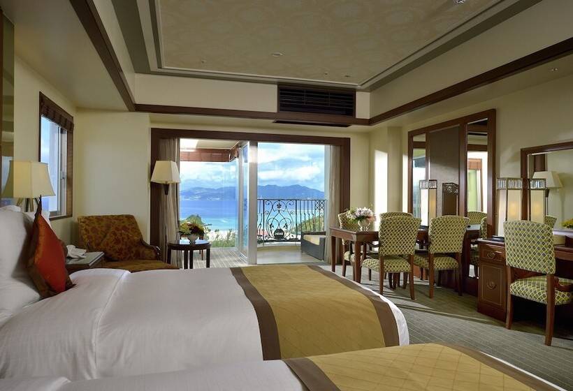 Люкс Премиум, Okinawa Kariyushi Resort Exes Onna