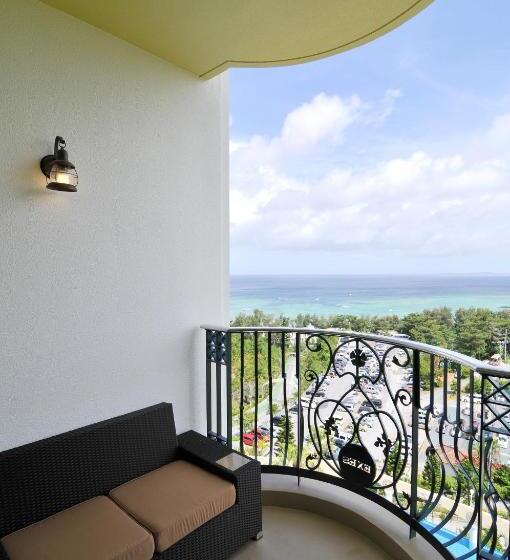 Трехместный Номер Премиум, Okinawa Kariyushi Resort Exes Onna