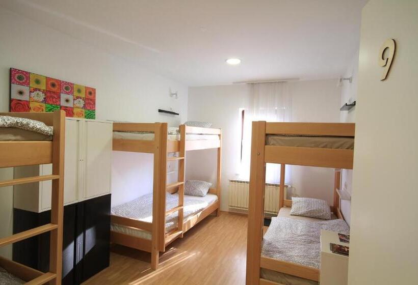 تختخواب در اتاق مشترک, Aparthotel Vila Minka