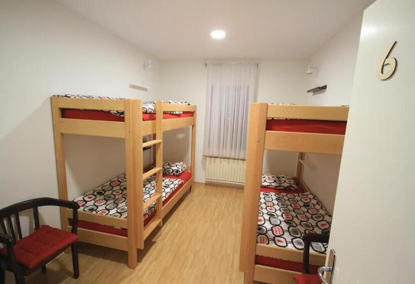 تختخواب در اتاق مشترک, Aparthotel Vila Minka