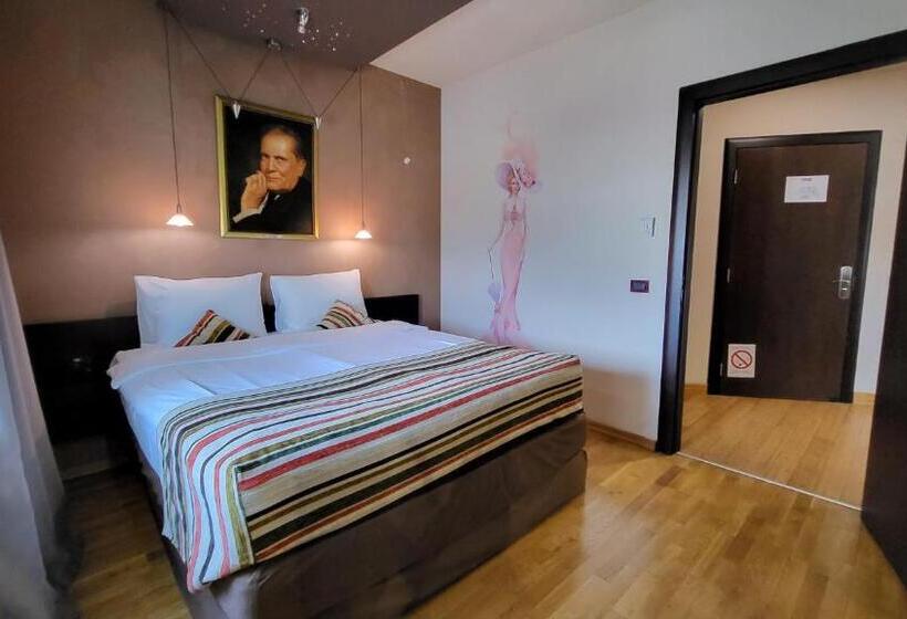 سوئیت پنت هاوس, Design Hotel Mr President