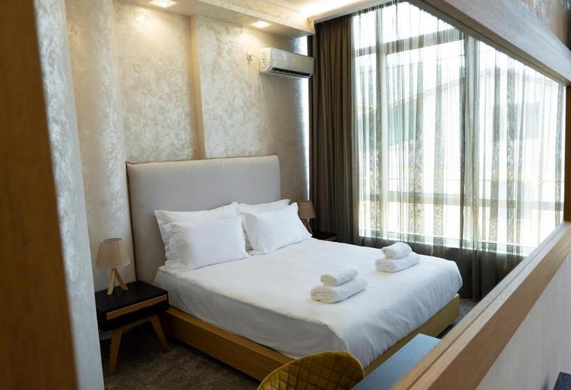 Номер Deluxe, City Petrich