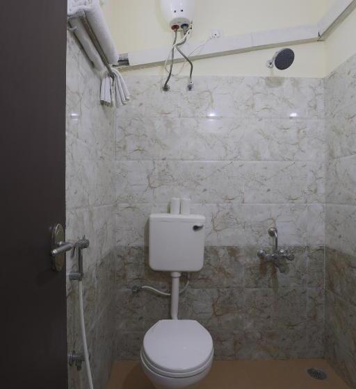 Standard Single Room, Green Tree Hotel Near Vfs Global And Ramee Mall