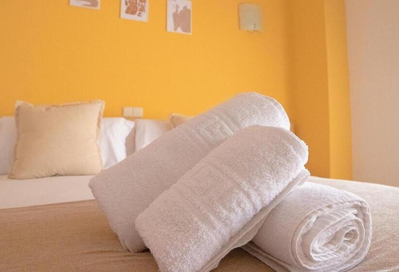 Номер Стандарт Вид на Бассейн, Hostal Casa Rural Rosa Nonna