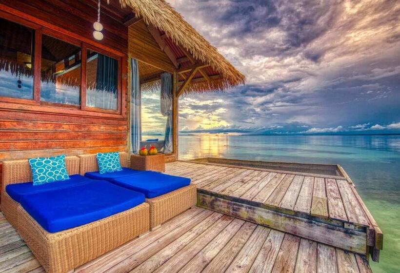 بانگلوی لوکس, Azul Over The Water Resort