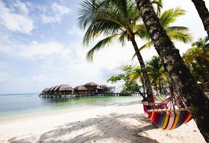 بنجلو قياسى, Azul Over The Water Resort