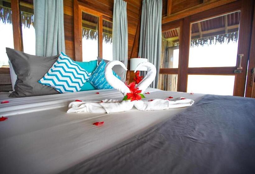 بنجلو ديلوكس, Azul Over The Water Resort