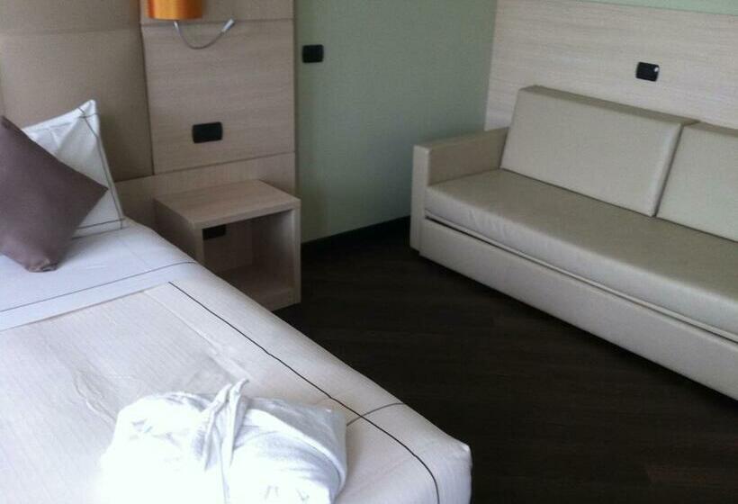 スタンダード４人部屋, Acca Palace Aa Hotels