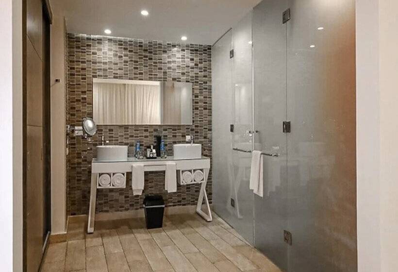 2 Schlafzimmer Suite, The Fives Beach Hotel & Residences - All Inclusive