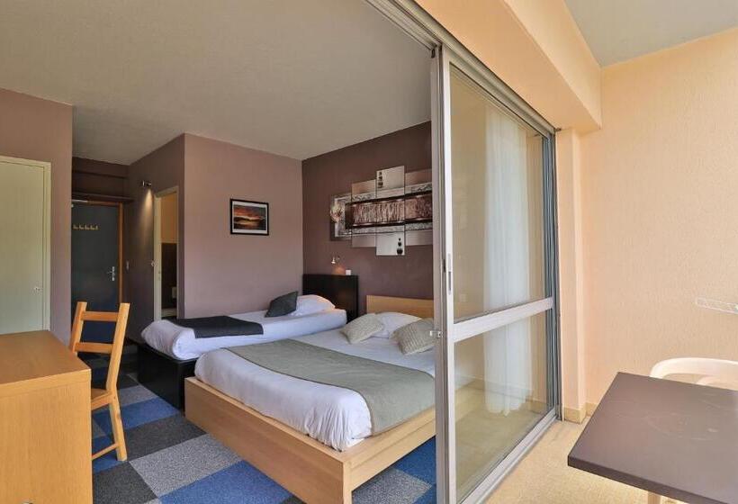 Номер Стандарт Трехместный, Hôtel Les Flots Bleus